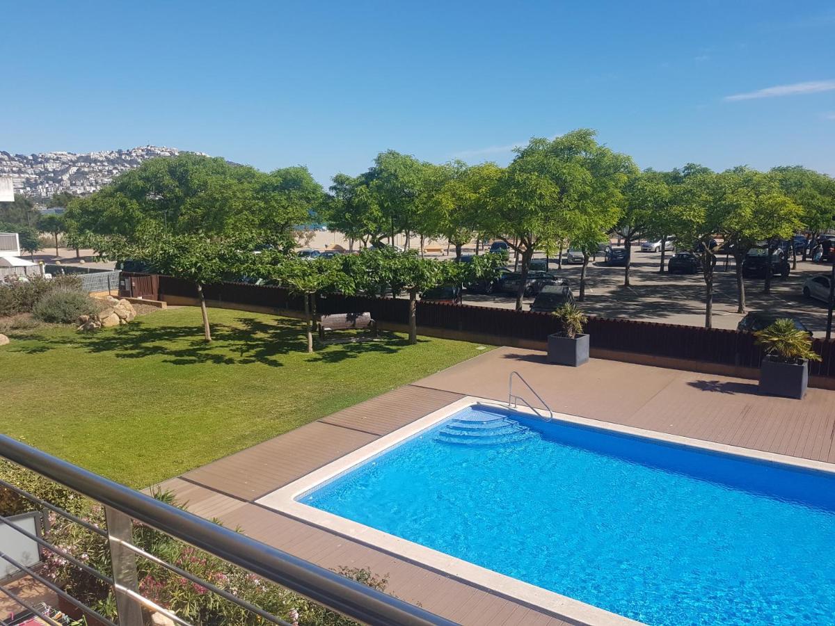 Beautiful Apartment 75M2 With View At The Beach, Pool, Parking Росес Екстер'єр фото
