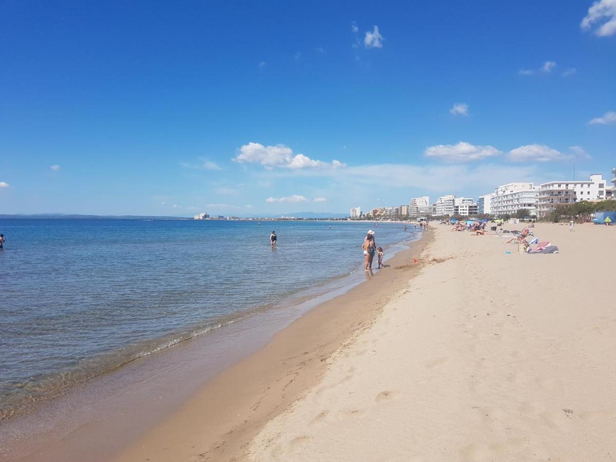 Beautiful Apartment 75M2 With View At The Beach, Pool, Parking Росес Екстер'єр фото